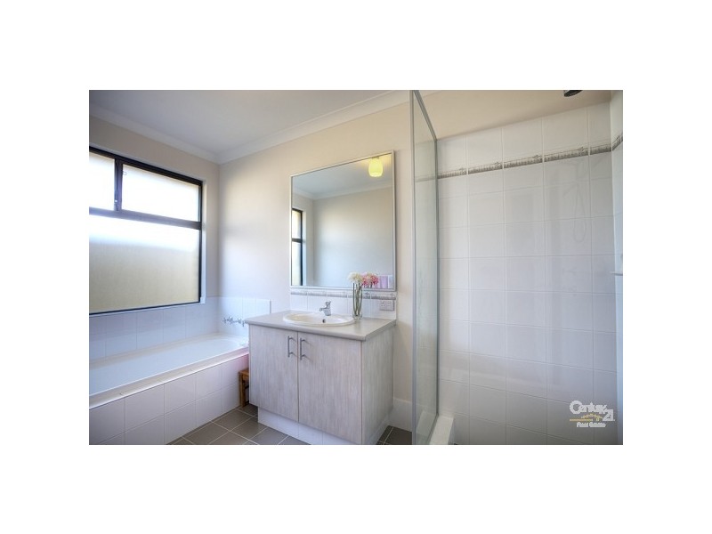 4 Marloo Street, Wattle Grove WA 6107