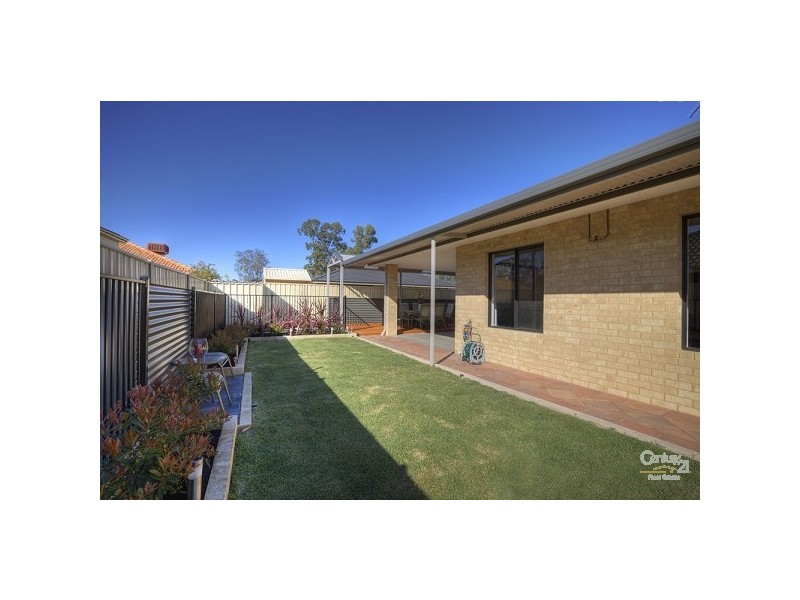 4 Marloo Street, Wattle Grove WA 6107