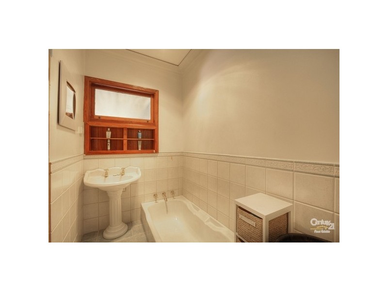 16 Kathleen Close, Maida Vale WA 6057