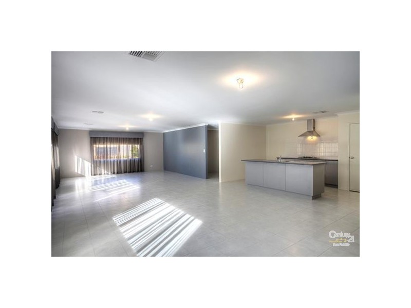 102 Sheffield Road, Wattle Grove WA 6107