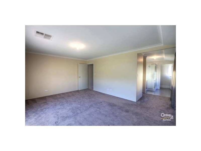 102 Sheffield Road, Wattle Grove WA 6107