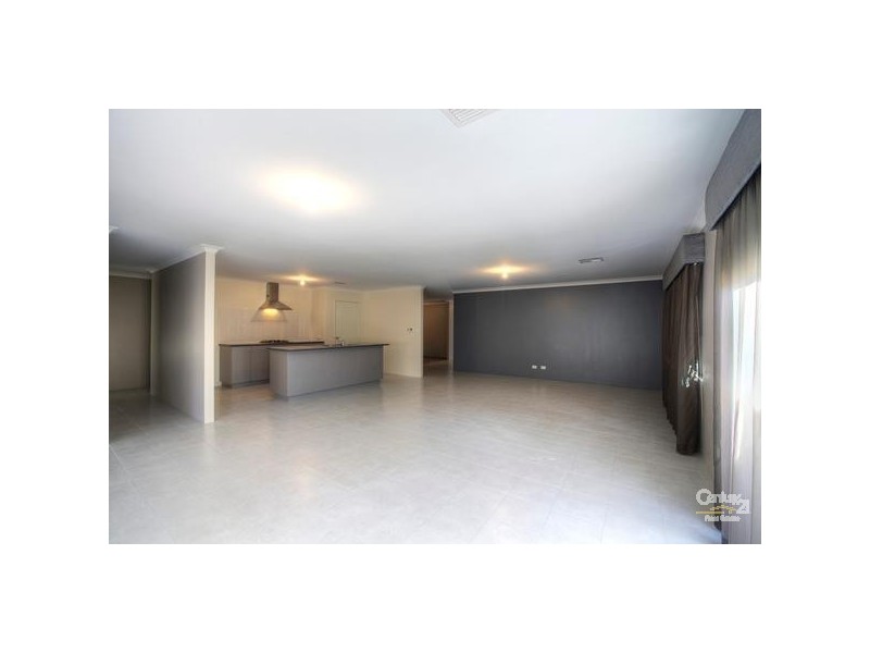 102 Sheffield Road, Wattle Grove WA 6107