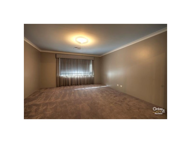 102 Sheffield Road, Wattle Grove WA 6107