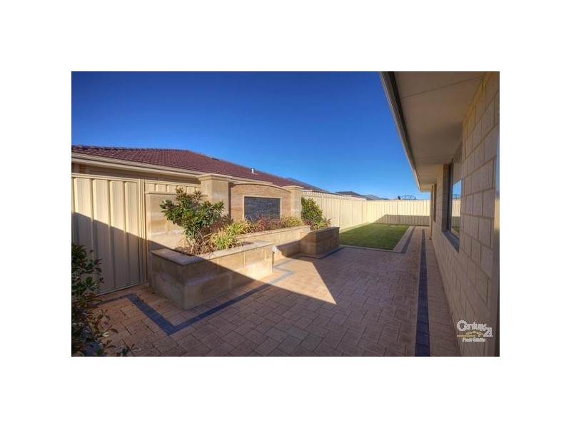 102 Sheffield Road, Wattle Grove WA 6107