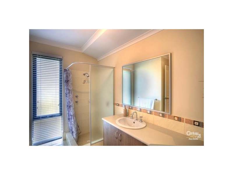 75 Sheffield Road, Wattle Grove WA 6107