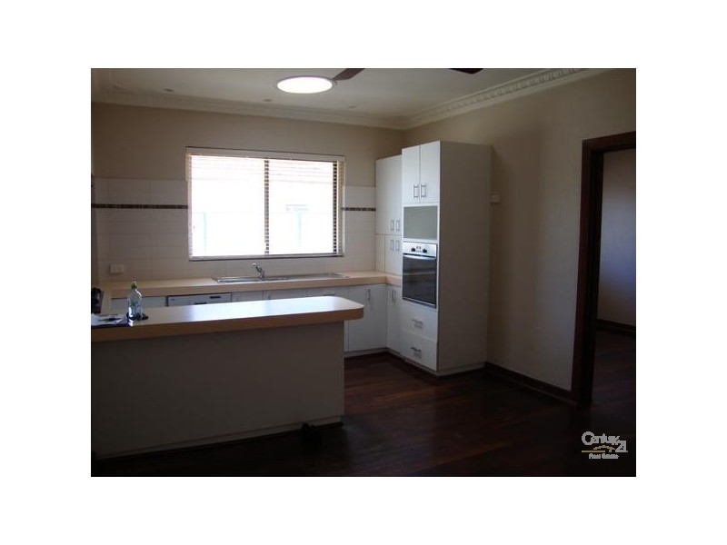 213 Wharf Street, Queens Park WA 6107