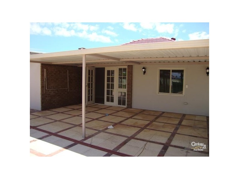 213 Wharf Street, Queens Park WA 6107