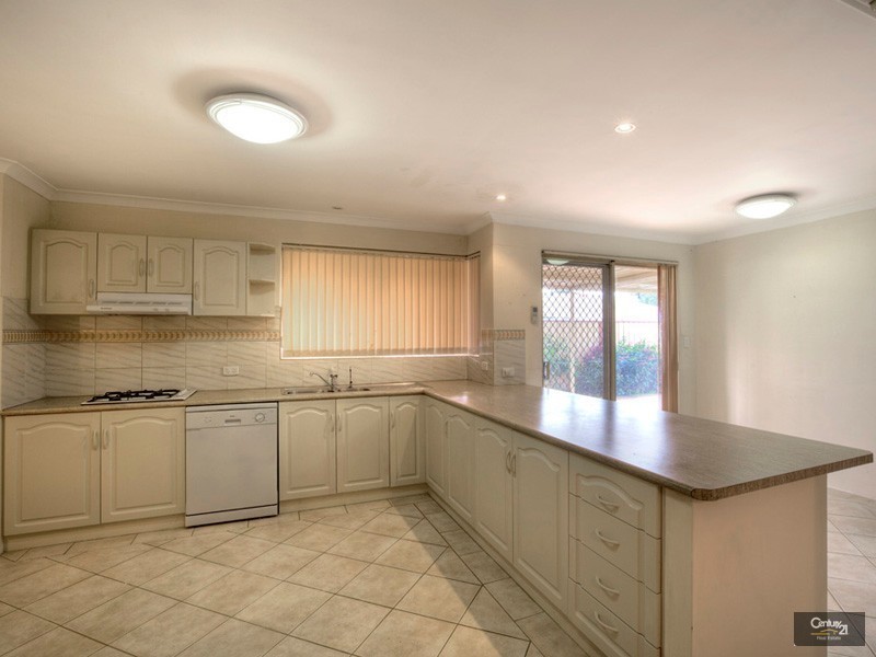 39 Plane Tree Green, Forrestfield WA 6058