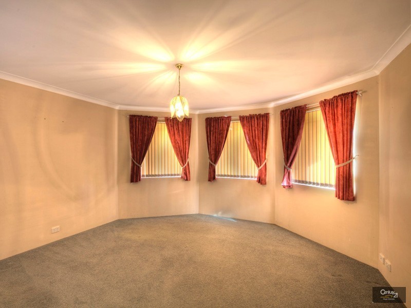 39 Plane Tree Green, Forrestfield WA 6058