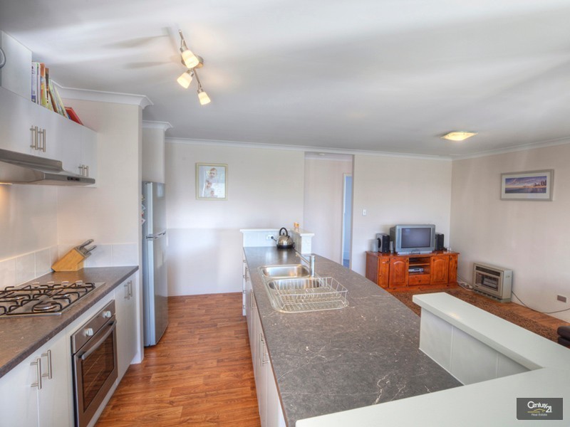 7 Rosemary Street, Wattle Grove WA 6107