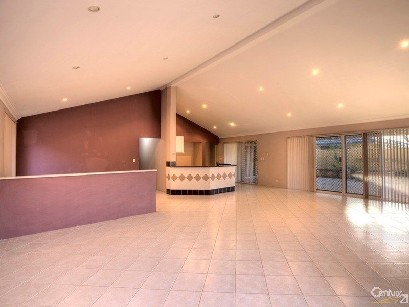 39 Phar Lap Road, Wattle Grove WA 6107