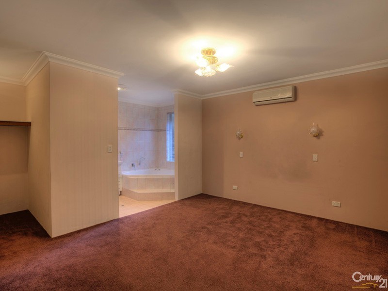 39 Phar Lap Road, Wattle Grove WA 6107