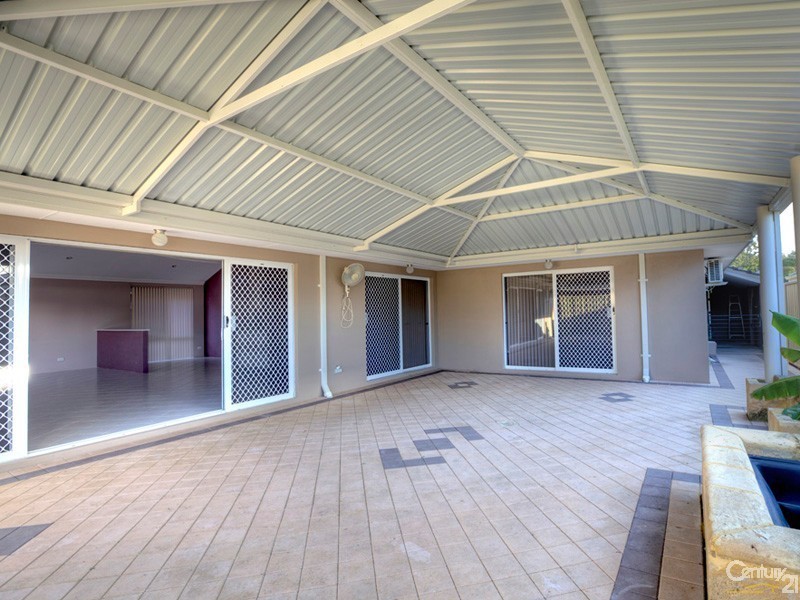 39 Phar Lap Road, Wattle Grove WA 6107