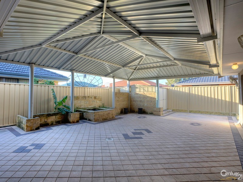 39 Phar Lap Road, Wattle Grove WA 6107