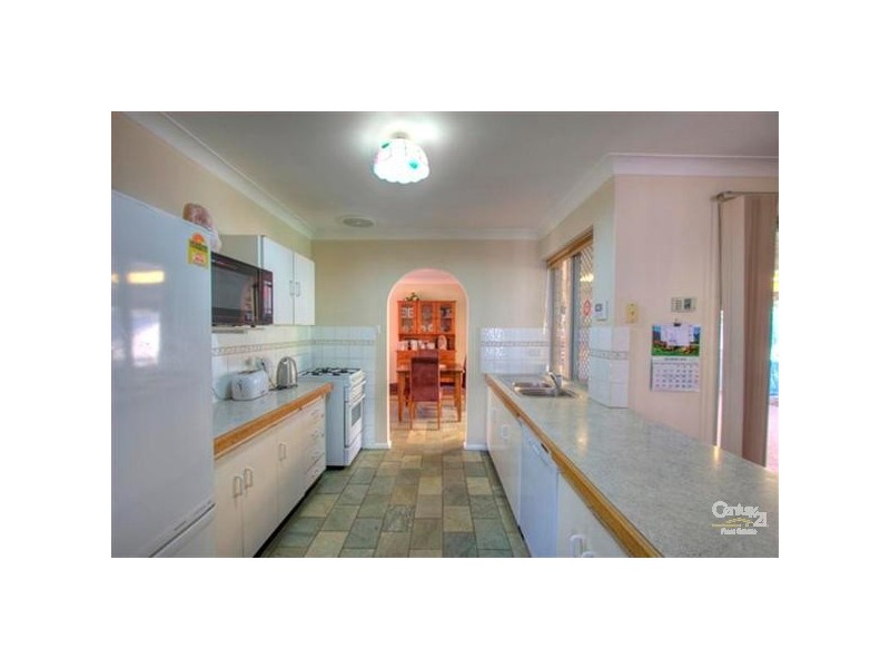 8 Larch Place, Forrestfield WA 6058