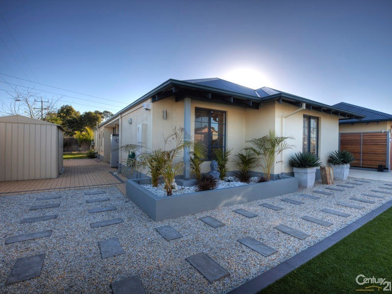 8 Jordan Place, Wattle Grove WA 6107