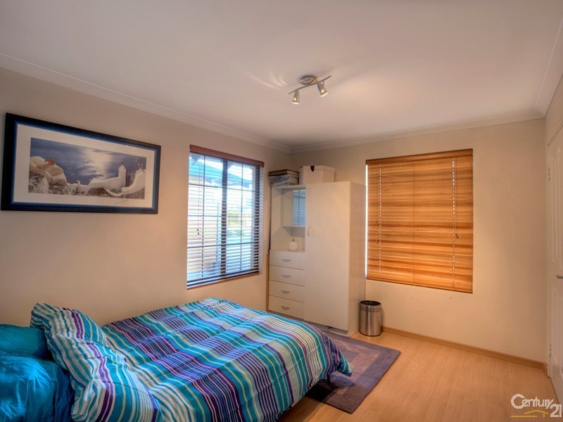 8 Jordan Place, Wattle Grove WA 6107