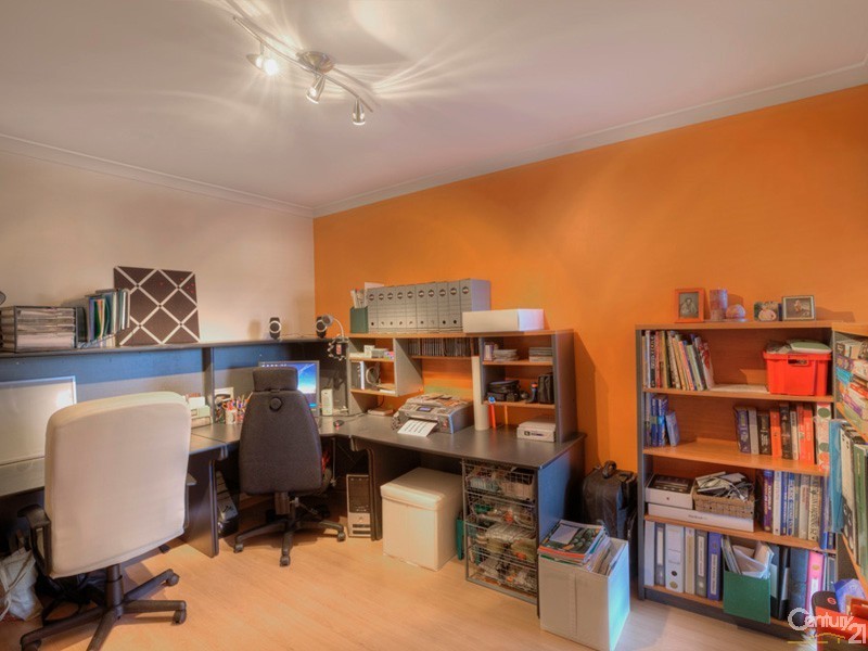 8 Jordan Place, Wattle Grove WA 6107