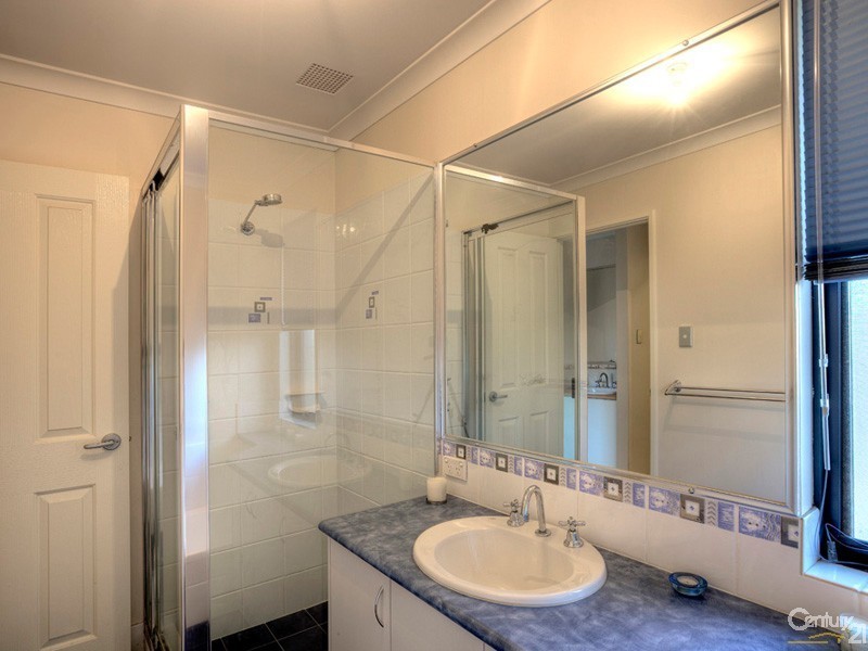 8 Jordan Place, Wattle Grove WA 6107