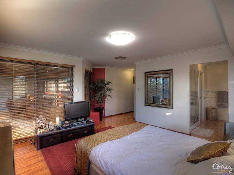 8 Jordan Place, Wattle Grove WA 6107