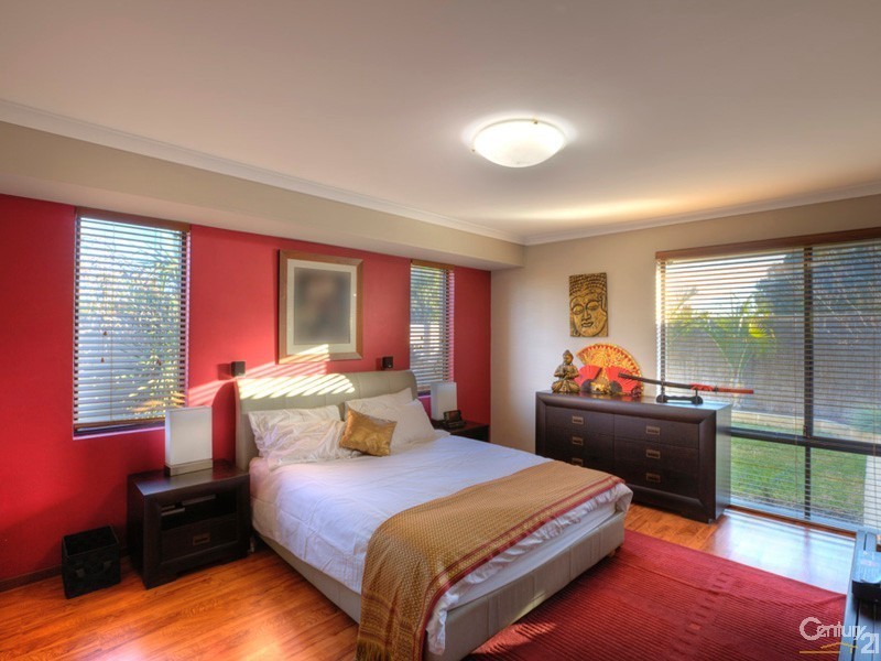 8 Jordan Place, Wattle Grove WA 6107