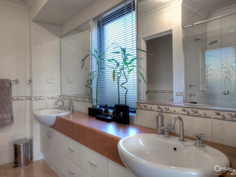 8 Jordan Place, Wattle Grove WA 6107