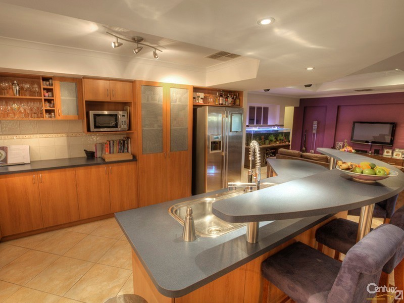 8 Jordan Place, Wattle Grove WA 6107