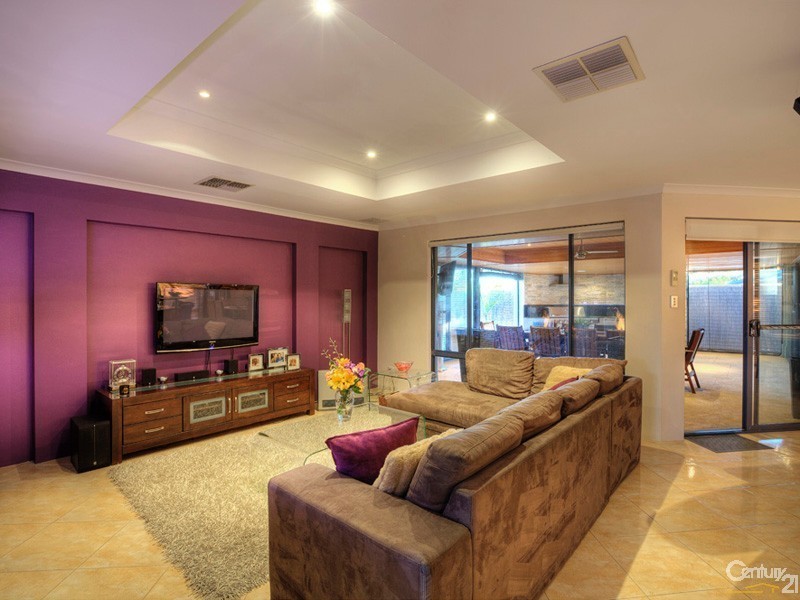 8 Jordan Place, Wattle Grove WA 6107