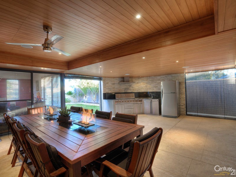 8 Jordan Place, Wattle Grove WA 6107