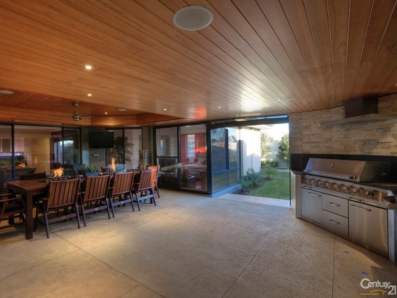 8 Jordan Place, Wattle Grove WA 6107