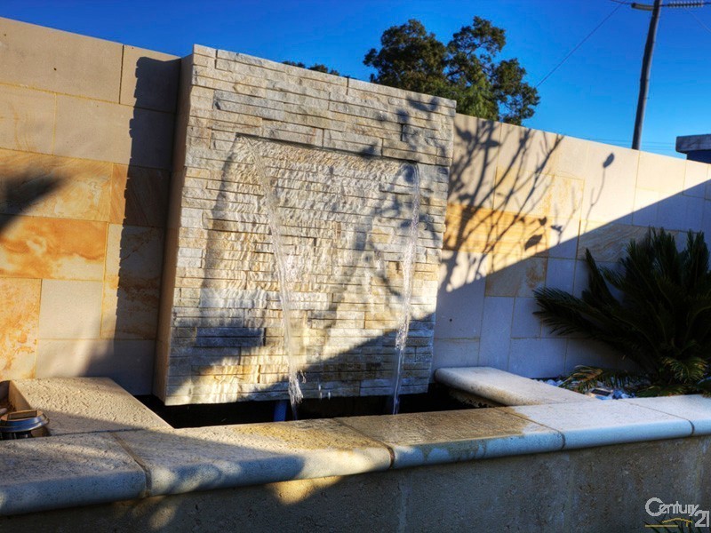 8 Jordan Place, Wattle Grove WA 6107