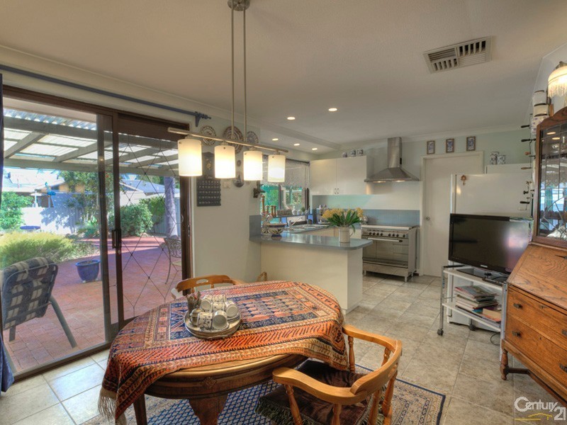 225 Dawson Avenue, Forrestfield WA 6058