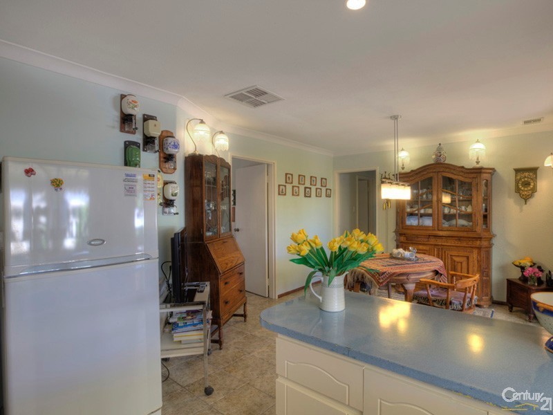 225 Dawson Avenue, Forrestfield WA 6058