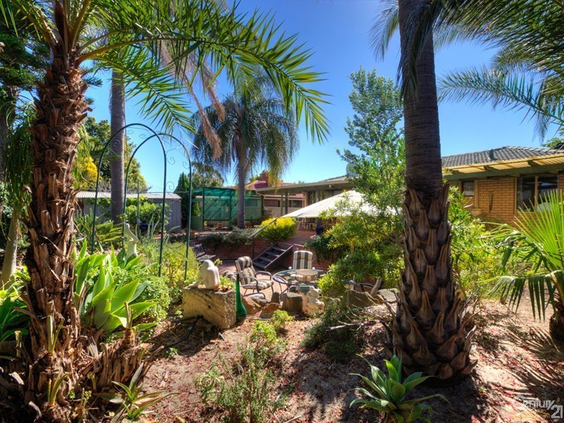 225 Dawson Avenue, Forrestfield WA 6058