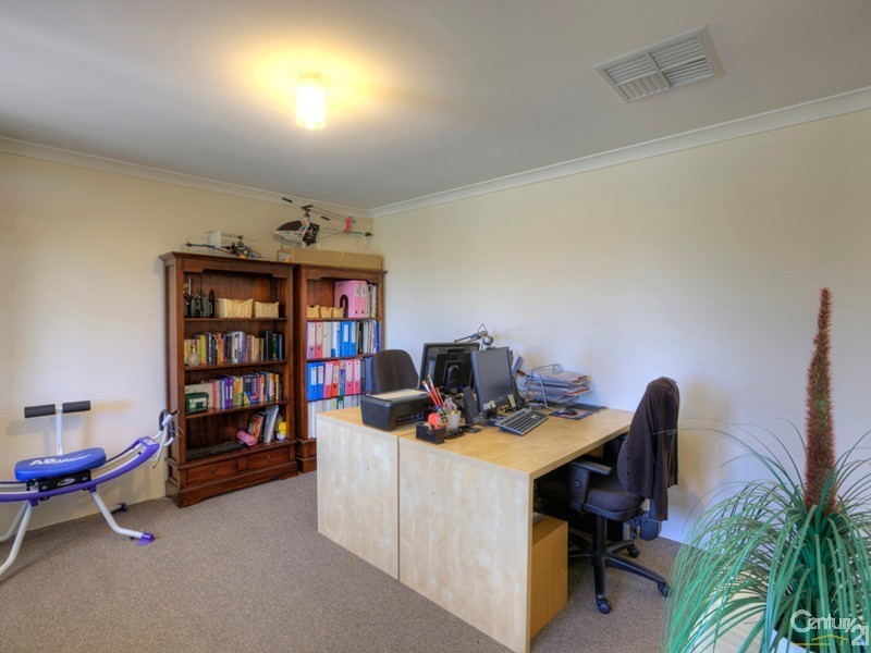 10 William Street, Wattle Grove WA 6107