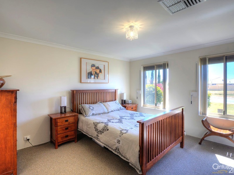 10 William Street, Wattle Grove WA 6107