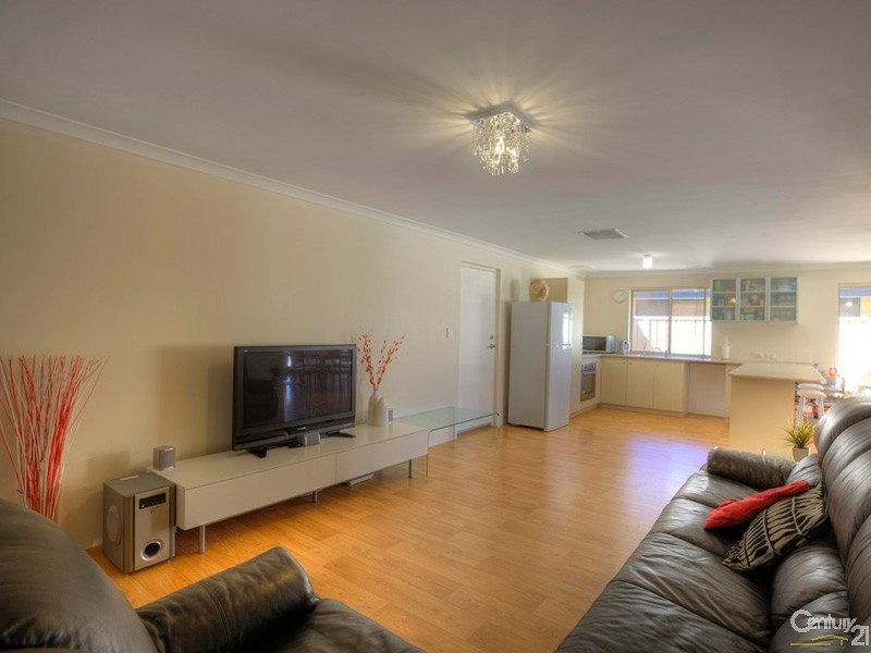 10 William Street, Wattle Grove WA 6107