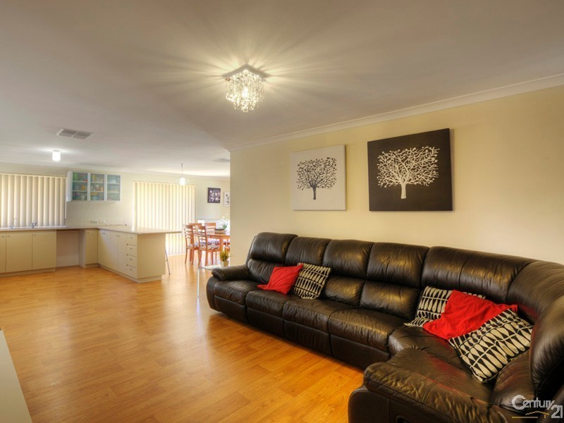 10 William Street, Wattle Grove WA 6107