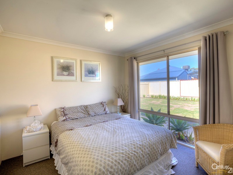 10 William Street, Wattle Grove WA 6107