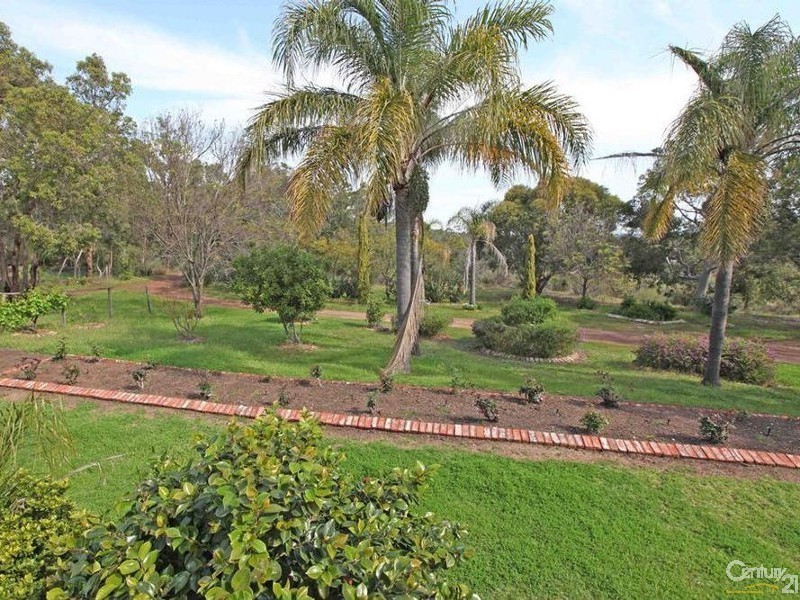 214 Holmes Road, Forrestfield WA 6058