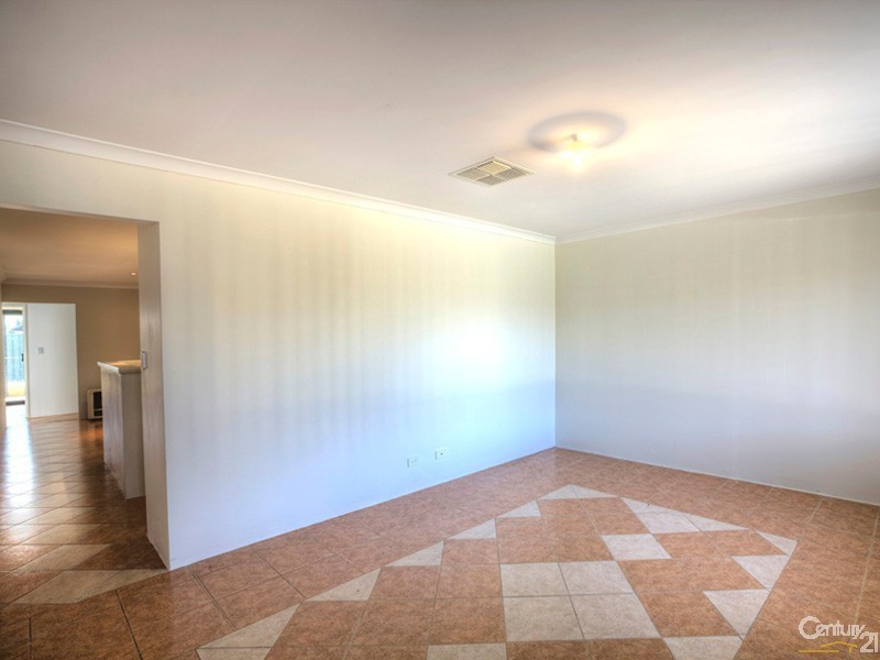 37 Excalibur Chase, Wattle Grove WA 6107