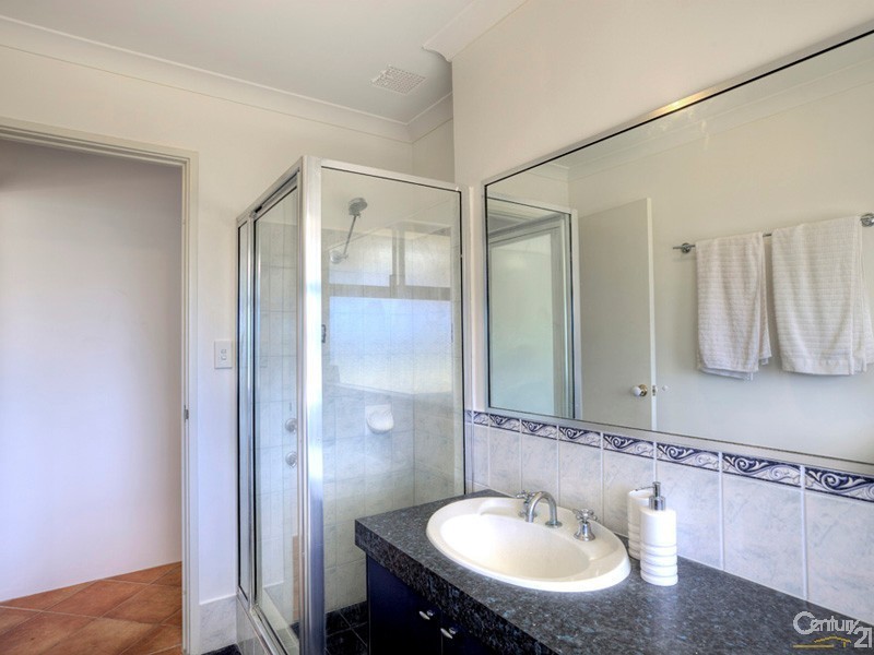 37 Excalibur Chase, Wattle Grove WA 6107