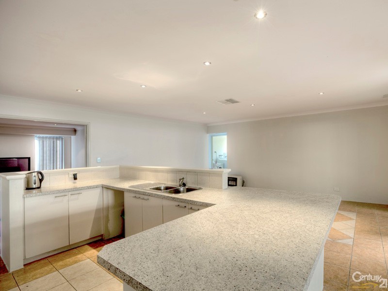 37 Excalibur Chase, Wattle Grove WA 6107