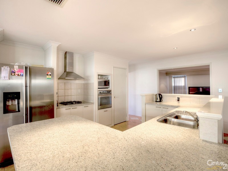 37 Excalibur Chase, Wattle Grove WA 6107