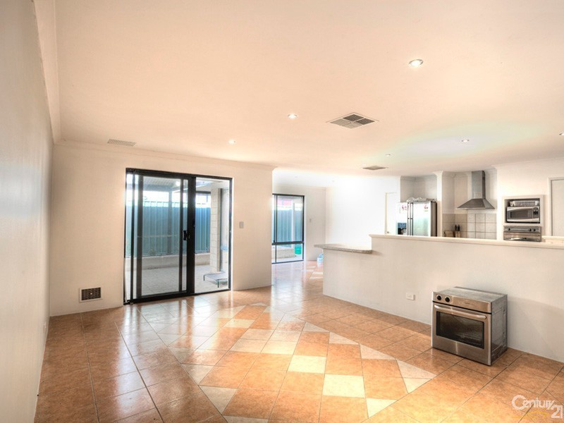 37 Excalibur Chase, Wattle Grove WA 6107