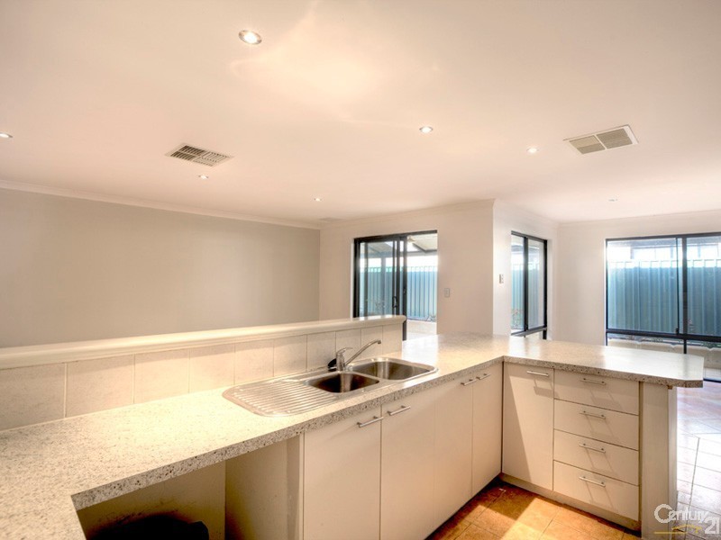37 Excalibur Chase, Wattle Grove WA 6107