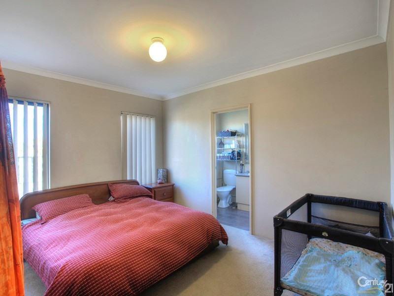 4/40 Mica Mews, Wattle Grove WA 6107