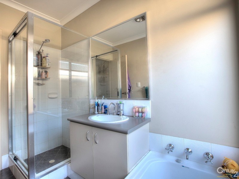 4/40 Mica Mews, Wattle Grove WA 6107