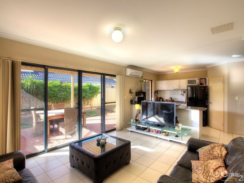 4/40 Mica Mews, Wattle Grove WA 6107