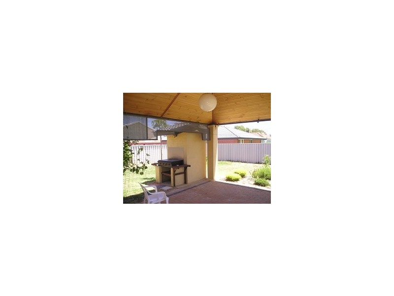 8 HOOLEY ROAD, Midvale WA 6056